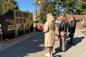 Акция«Возложение цветов» ко дню воссоединения Донбасса с РФ.